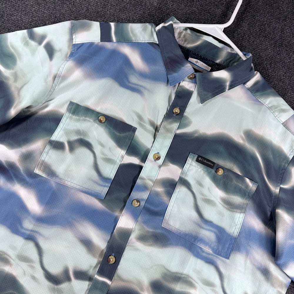 Columbia Button Down Shirt Mens L Large Blue Abstract Wave Omni-Wick AM0425